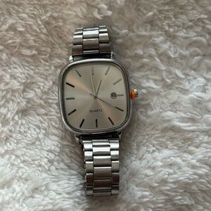 Elegant Silver Men's Quartz Watch